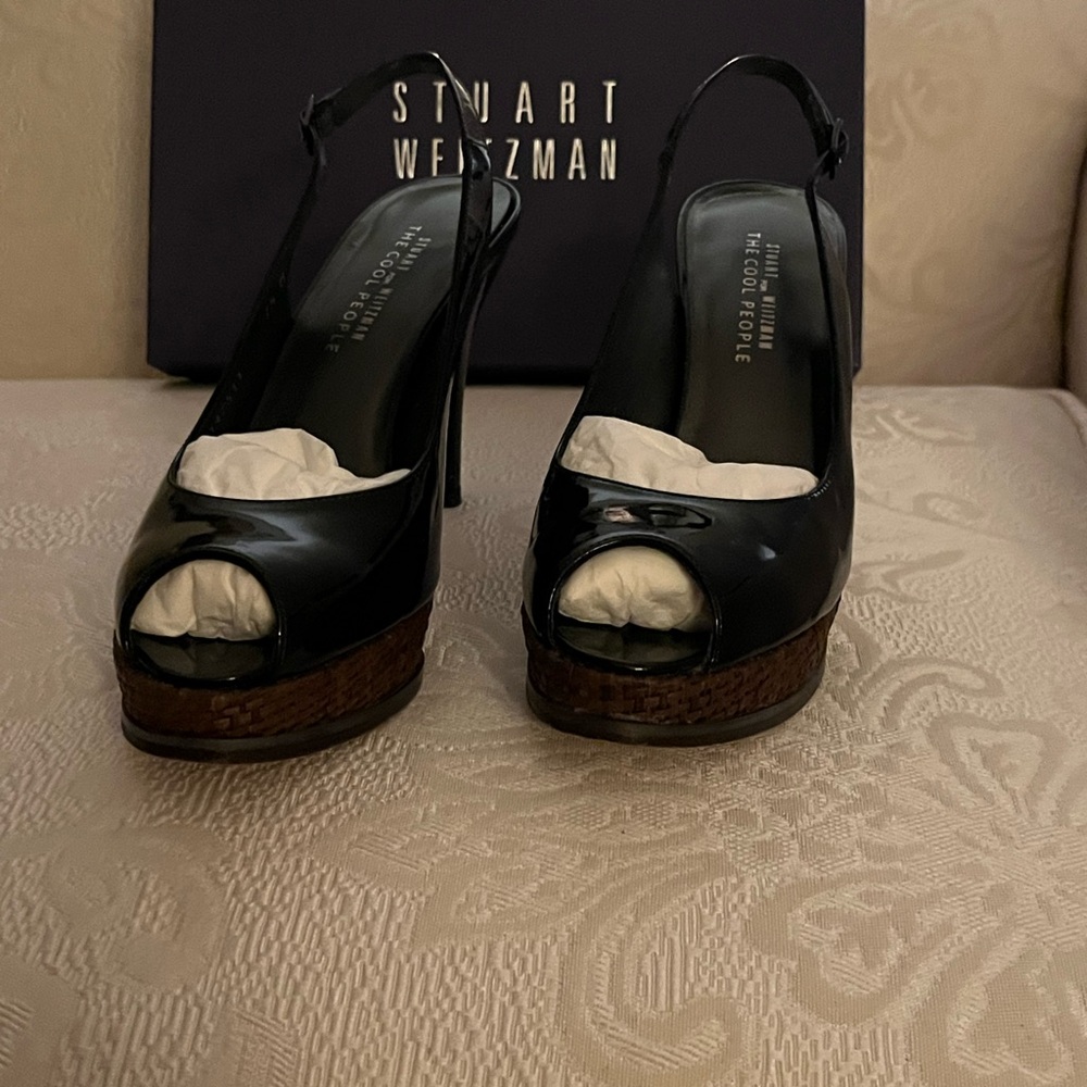 Stuart Weitzman, black patent leather slinky pump-great condition!